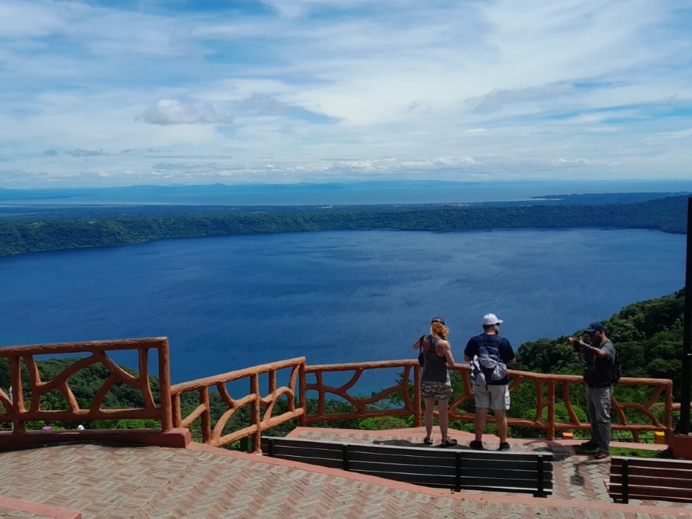 Tour de Un Día a Nicaragua (Lagos, Volcanes y Ciudades Coloniales)